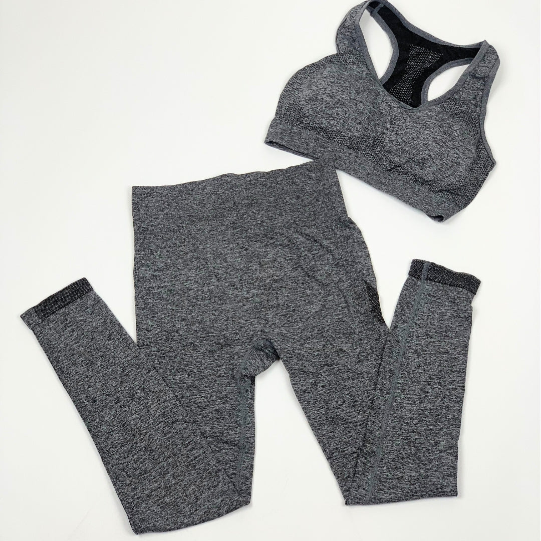 DOS CONJUNTOS DEPORTIVOS: 2 LICRAS PUSH UP + 2 TOPS